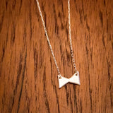 Håndlaget sølvsmykke. Design: Sløyfe