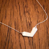 Håndlaget sølvsmykke. Design: Vinkel