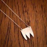 Håndlaget sølvsmykke. Design: Omvendt krone - Liten