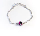 Rosa fargerikt armbånd til barn. Design inspirert av godteri. Selges i sett med smykke, perfekt dåpsgave eller navnefest. Justerbar lengde, passer også større barn