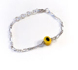 Gult, fargerikt armbånd til barn. Design inspirert av godteri. Kjede i sølv. Perfekt dåpsgave eller navnefest. Justerbar lengde, passer også større barn