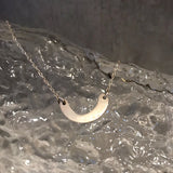 Smil, håndlaget smykke i sølv. Kombineres gjerne med smykker i ulike lengder