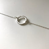 Rund, liten - armbånd i sølv