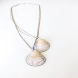 Strandsmykker. 2 stk. Sæby strandsmykker. Smykker av skjell fra Sæby Strand