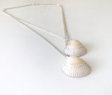 Strandsmykker. 2 stk. Sæby strandsmykker. Smykker av skjell fra Sæby strand