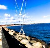 2 stk. Sølvsmykker - Fare og liten trekant