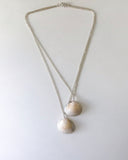 Sæby Strandsmykke. Strandsmykker i ulik lengde. Strandstil. Skjellsmykker med skjell fra Sæby Strand