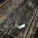 Håndlaget sølvsmykke. Design: Visekorporal