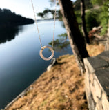 Håndlaget sølvsmykke. Design: Rund - liten